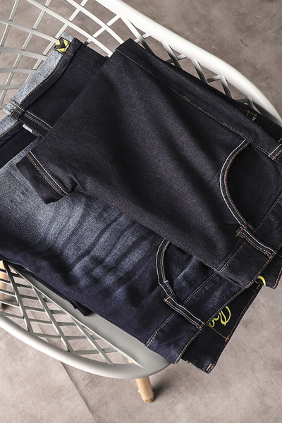 Ανδρικά μακριά τζιν με τσέπες