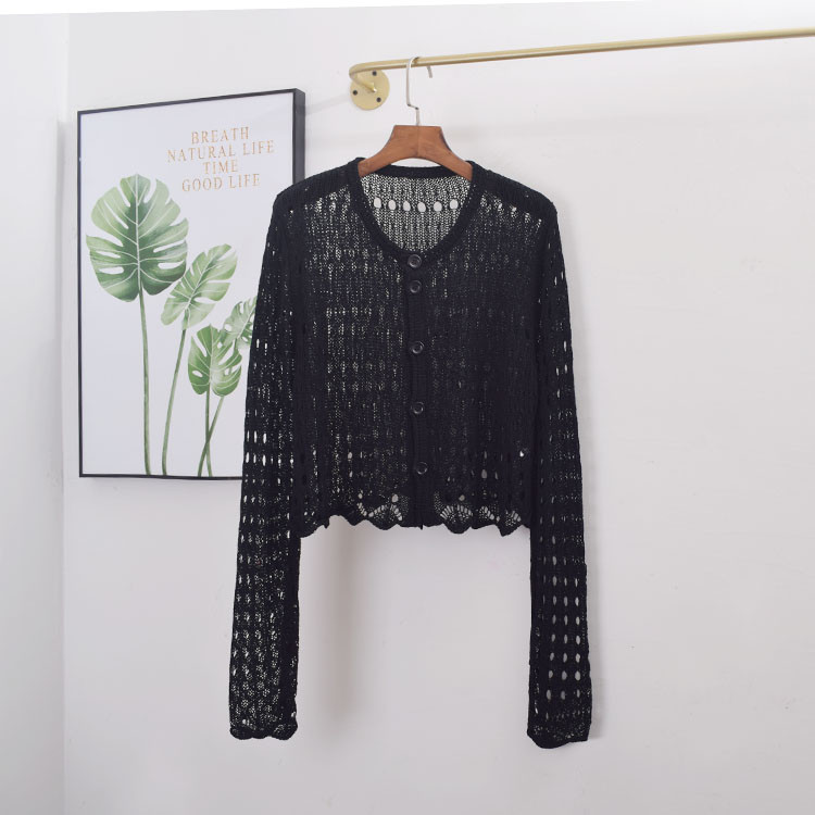 Moderna sieviešu veste - ar apaļu kakla izgriezumu un garām piedurknēm