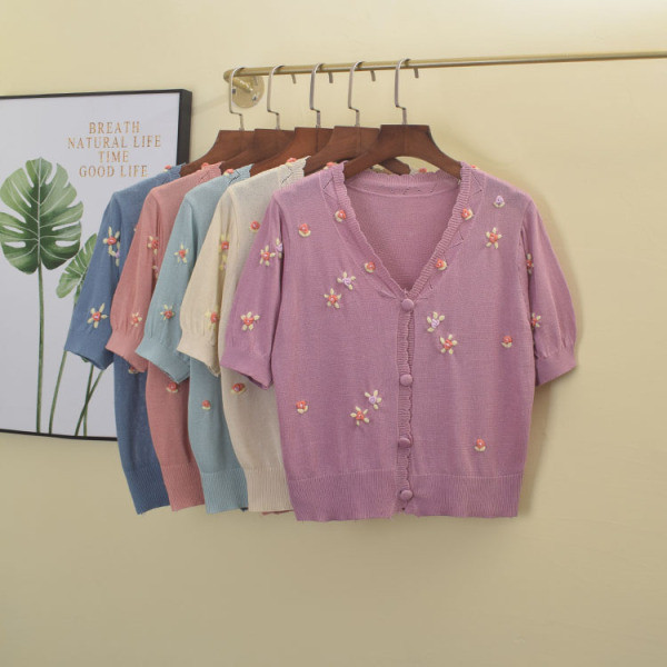 Naiste vest spitsikaelusega ja lühikeste varrukatega