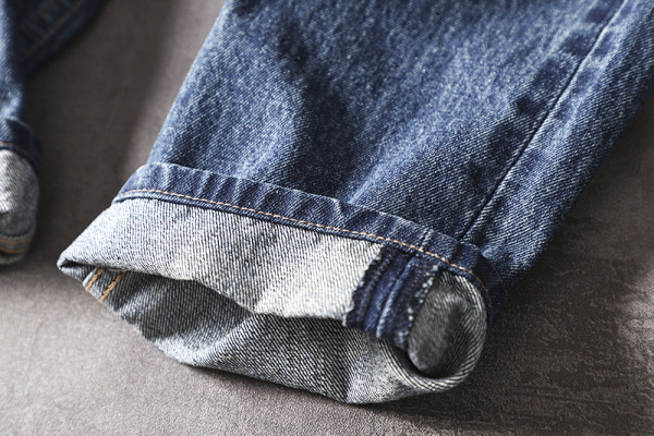 Alkalmi férfi farmernadrág zsebbel - egyenes modell