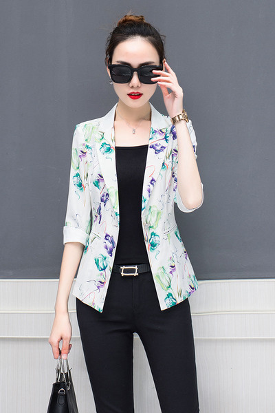 Jauna modeļa īsā jaciņa ar rakstainu rakstu - liela izmēra