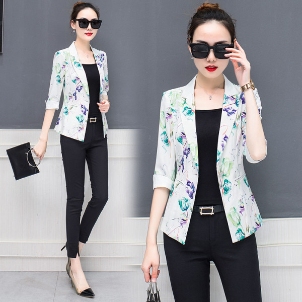 Jauna modeļa īsā jaciņa ar rakstainu rakstu - liela izmēra