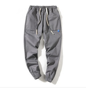 Meeste vabaaja püksid paeltega - kaks mudelit