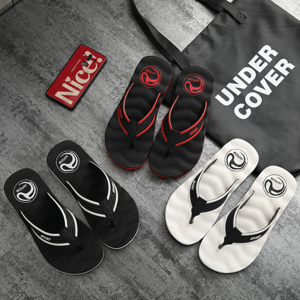 Model NOU papuci casual barbati prin model curat prin degete