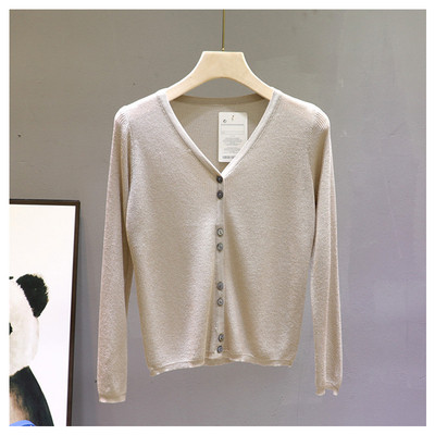 Hétköznapi női mellény hosszú ujjal és spitz nyakkivágással