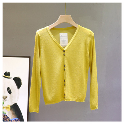 Hétköznapi női mellény hosszú ujjal és spitz nyakkivágással