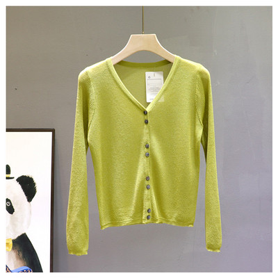 Hétköznapi női mellény hosszú ujjal és spitz nyakkivágással