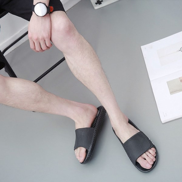 Randa sobivad vabaaja meeste sussid