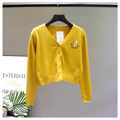 Γυναικεία ζακέτα με κεντήματα και ντεκολτέ 