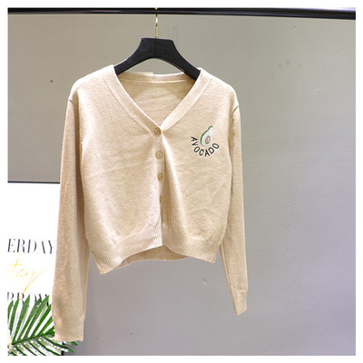 Γυναικεία ζακέτα με κεντήματα και ντεκολτέ 