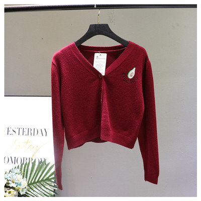 Γυναικεία ζακέτα με κεντήματα και ντεκολτέ 