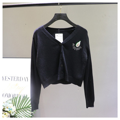 Γυναικεία ζακέτα με κεντήματα και ντεκολτέ 