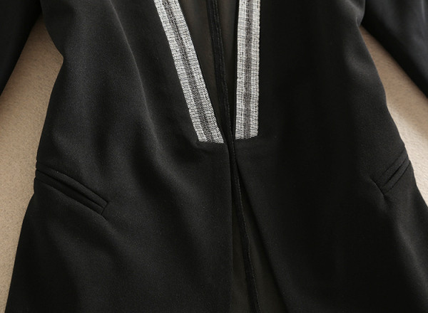 Pikk liibuv jope selja ja tüllvarrukatega