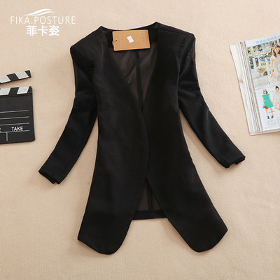 Model de jachetă lungă cu nasture