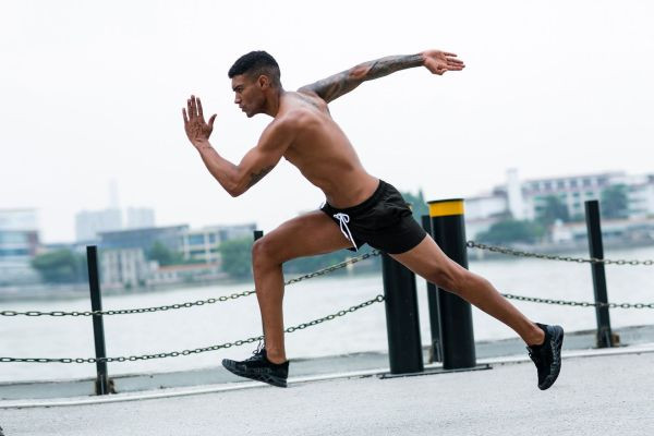 Vīriešu ātri žūstoši šorti ar saitēm un elastīgu jostasvietu