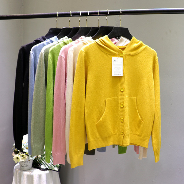 Naiste vabaaja vest kapuutsi ja taskutega