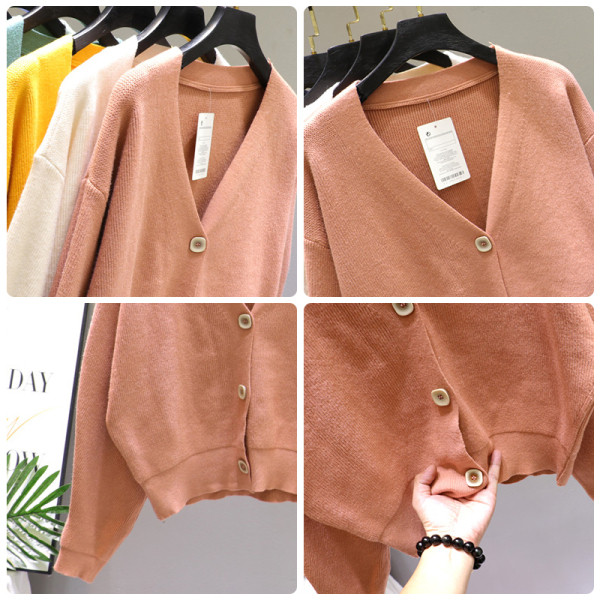 Sieviešu jaka ar pogām un V veida kakla izgriezumu