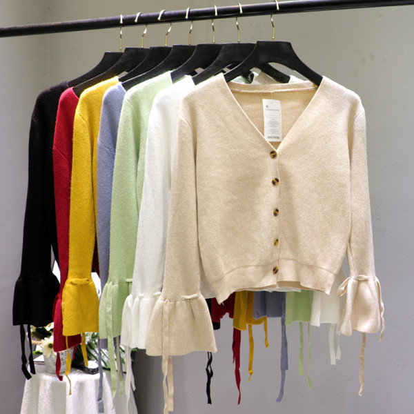 Női mellény lótusz ujjal és spitz nyakkivágással