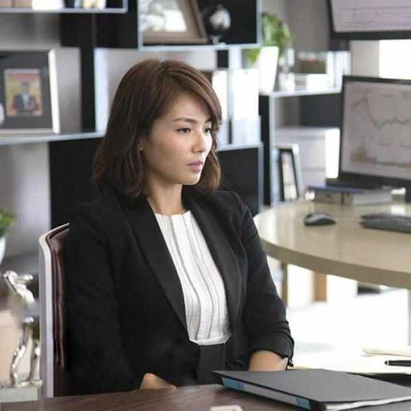 Elegantne naiste lühike paeltega jakk