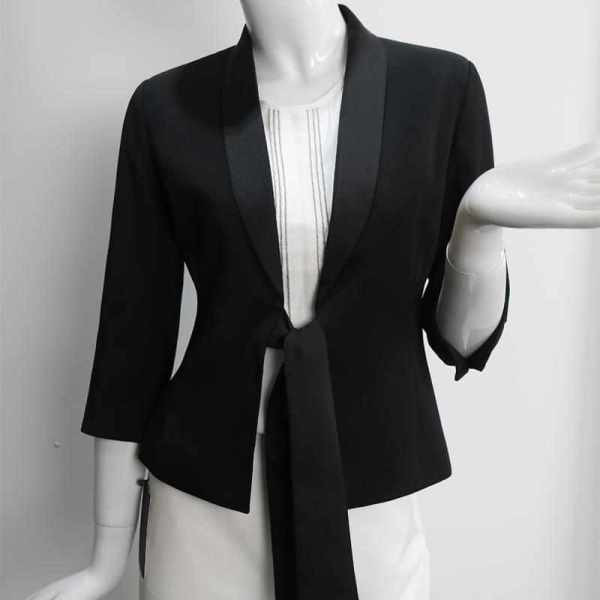 Elegantne naiste lühike paeltega jakk