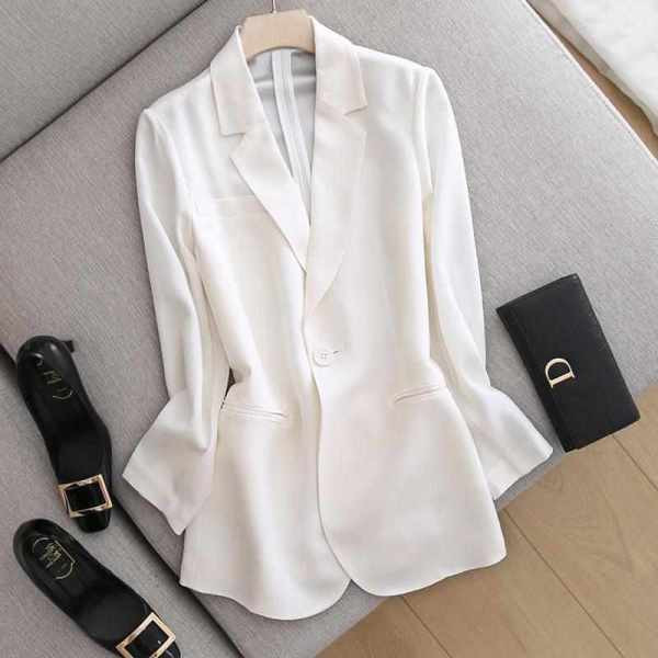 Hosszú testre szabott női kabát gombokkal