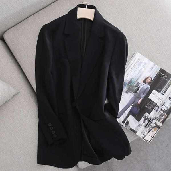 Hosszú testre szabott női kabát gombokkal