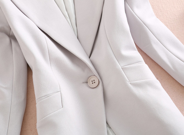 Uue mudeliga liibuv jope nööbiga