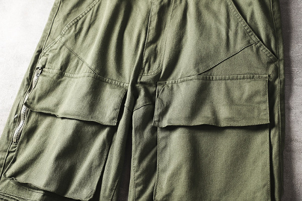 Ανδρικά παντελόνια 3/4 με τσέπες και πράσινο χρώμα