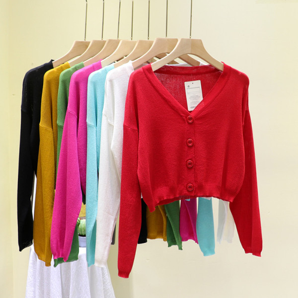 Moderna sieviešu veste - ar pogām un špica kakla izgriezumu