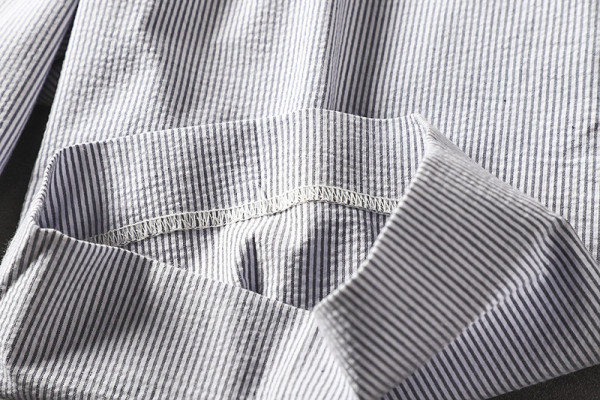 Csíkos férfi 3/4-es nadrág zsebekkel