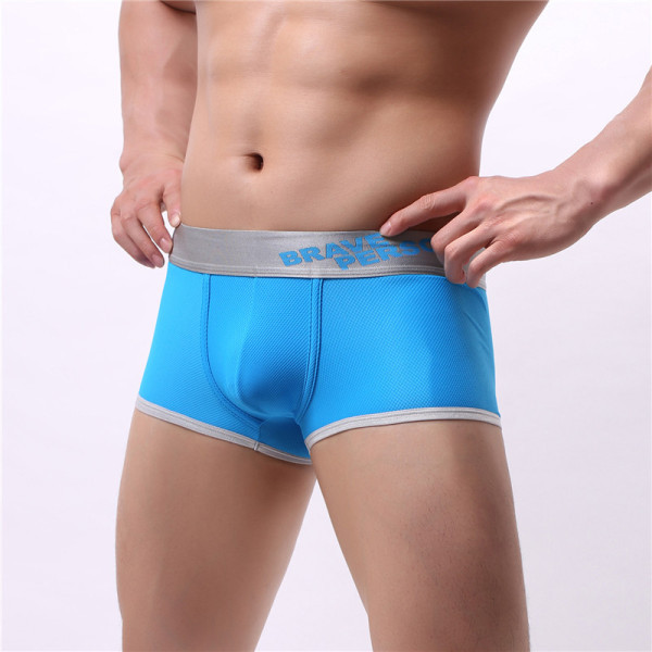 Mitmes värvitoonis kirjaga meeste bokserid
