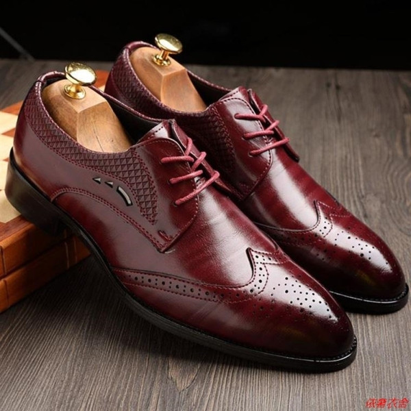 Kolmes värvitoonis paeltega pidulikud meeste kingad