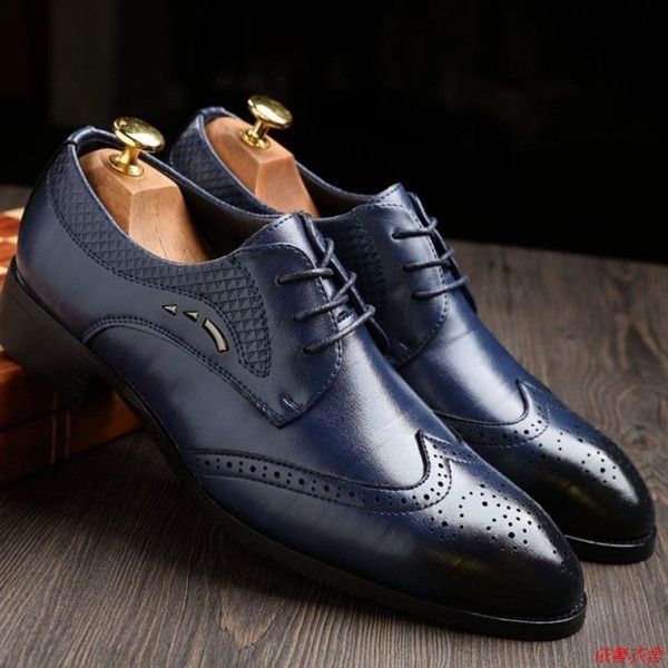 Kolmes värvitoonis paeltega pidulikud meeste kingad