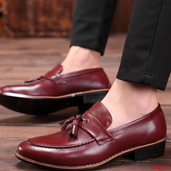 Férfi formális cipő öko-bőr bojttal