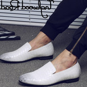 Eko bőrből készült, lapos talpú férfi cipő új modellje