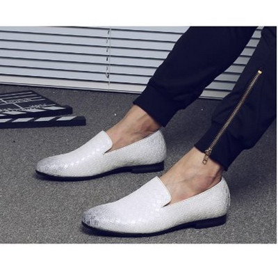 Eko bőrből készült, lapos talpú férfi cipő új modellje