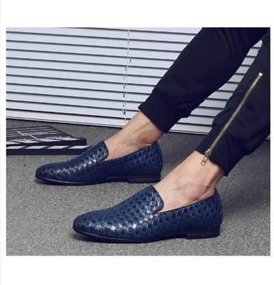 Eko bőrből készült, lapos talpú férfi cipő új modellje