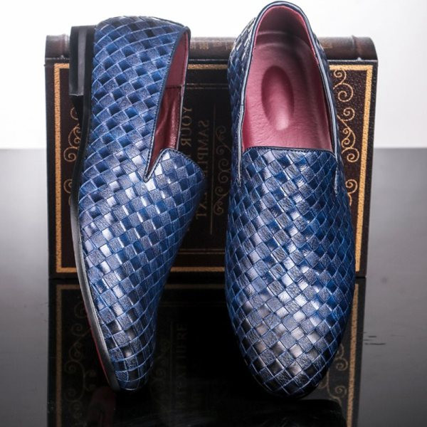 Eko bőrből készült, lapos talpú férfi cipő új modellje