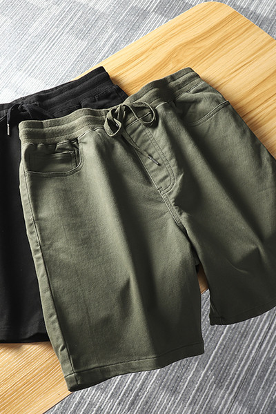 Férfi modern 3/4-es nadrág nyakkendővel