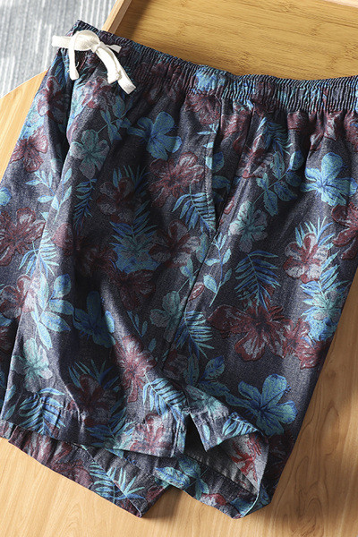 Férfi fürdőruha virágmintával és nyakkendővel