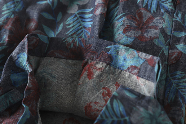 Férfi fürdőruha virágmintával és nyakkendővel