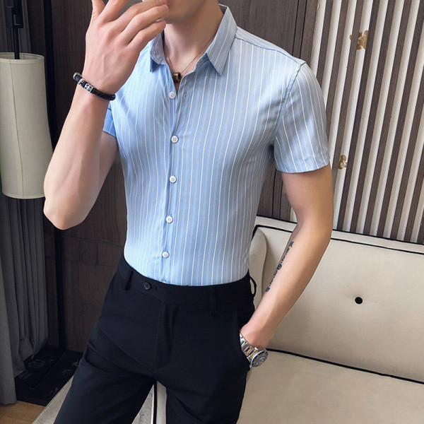 Nyári testhezálló férfi ing gombokkal és rövid ujjúval