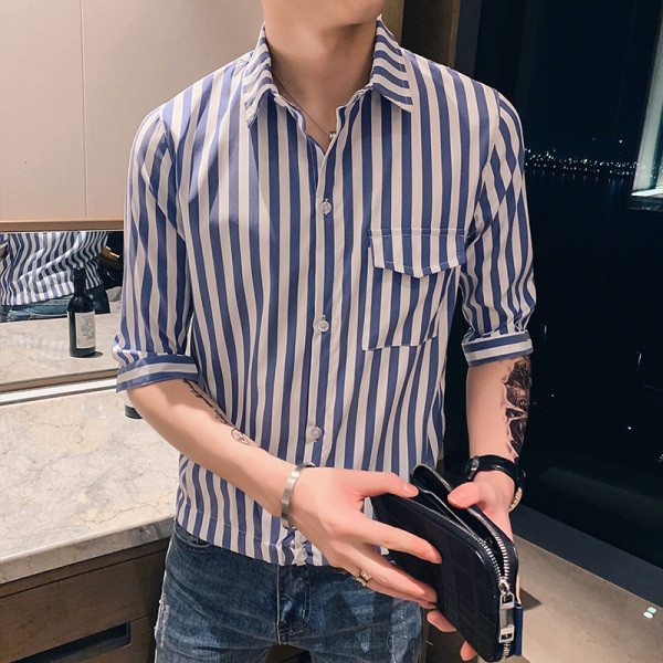 Nyári férfi ing gombokkal és zsebbel