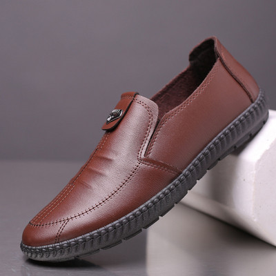 Mūsdienīgi vīriešu apavi ar metāla apdari no eko ādas