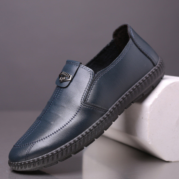 Mūsdienīgi vīriešu apavi ar metāla apdari no eko ādas