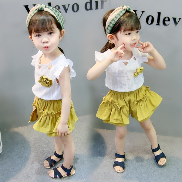 Lastekomplekt tüdrukutele lühikestest pükstest + pluus