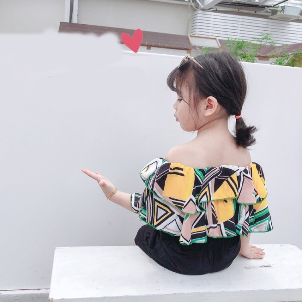 Παιδικό σετ για κορίτσια  μπλούζα με ντεκολτέ + 3/4 παντελόνι