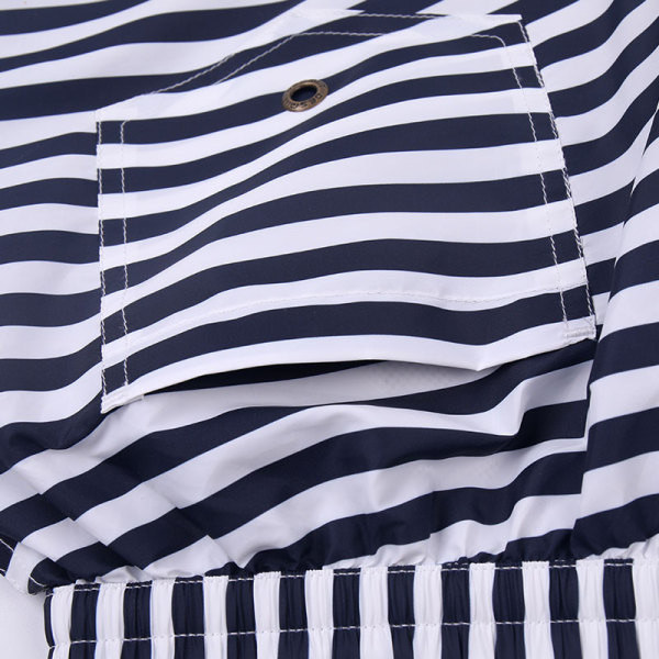 Férfi csíkos fürdőruha derékkötővel