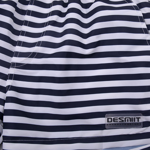 Férfi csíkos fürdőruha derékkötővel