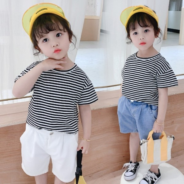 Moodne lastekomplekt tüdrukutele triibulisest pluusist + lühikesed püksid